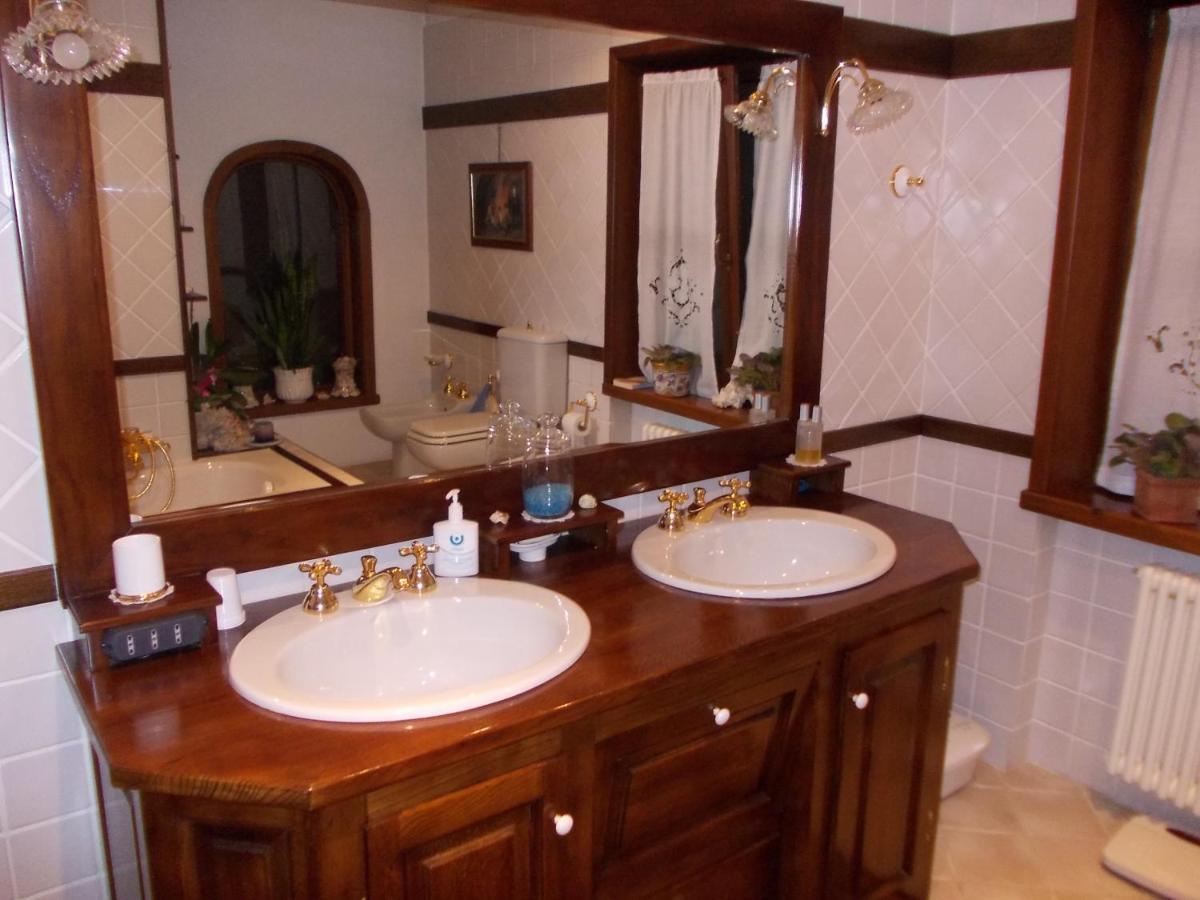 Les Hirondelles Bed & Breakfast Fenis Dış mekan fotoğraf