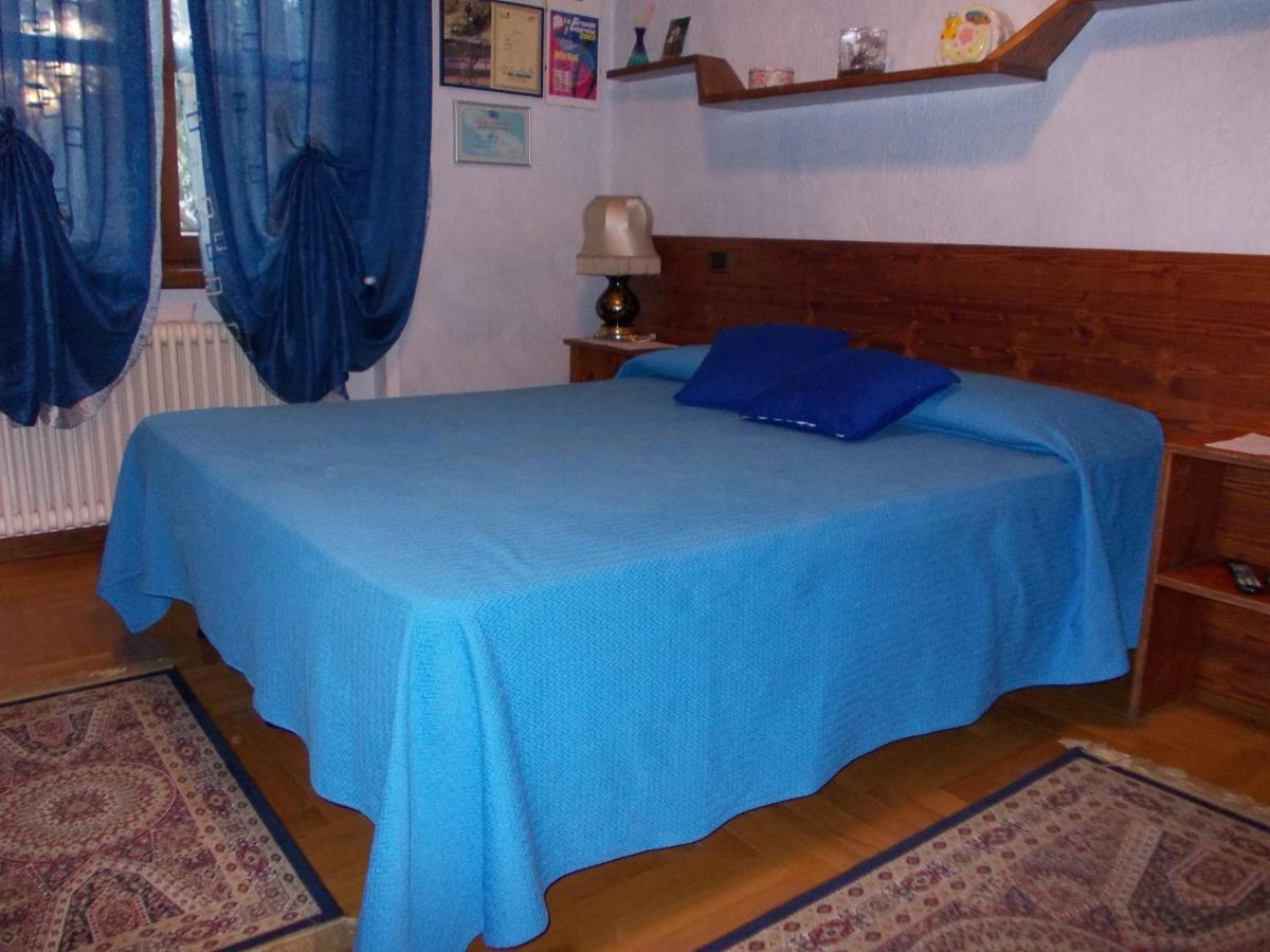 Les Hirondelles Bed & Breakfast Fenis Dış mekan fotoğraf